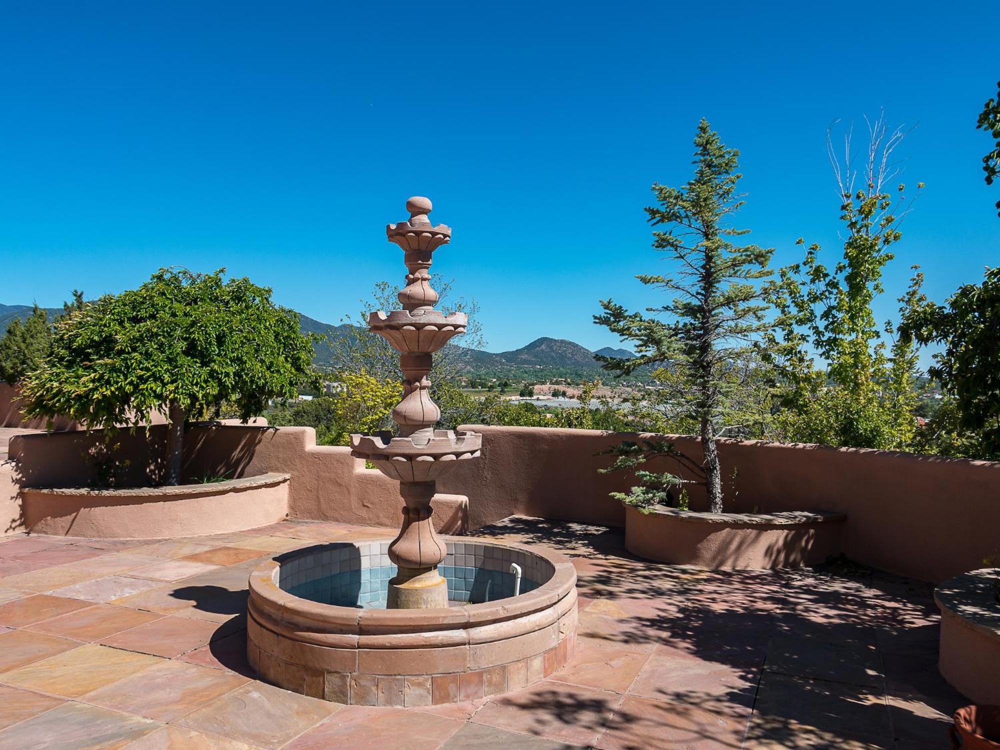 Dorthia Garden Retreat & Views Hotel